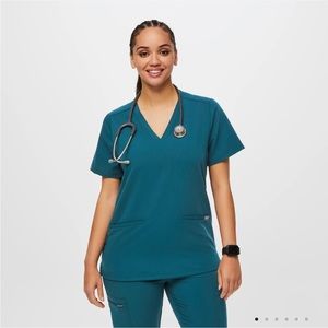 Figs Casma Three-Pocket Scrub Top in Caribbean Blue